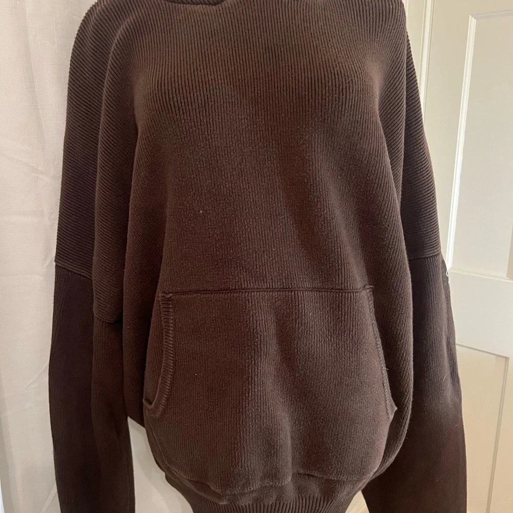 ALO Yoga Ribbed Scholar Hoodie for Women in Brown - Picture 4 of 7